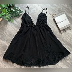 Frederick's of Hollywood Black Lace Babydoll Chemise w Thigh Slit. Size M